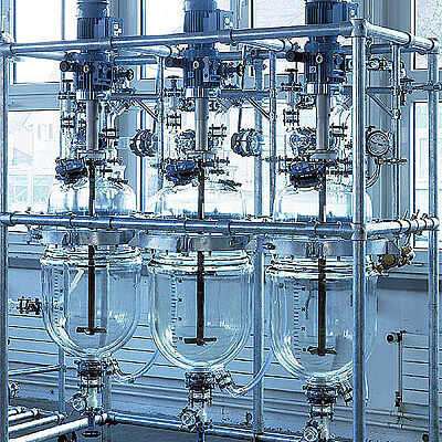 Réacteurs à double enveloppe 3x50 litres pour la production d’API