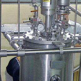 100 litres, réacteur 40 bar avec système de distillation