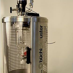 Safety for pressure reactions with glass reactors: Safety cabinet with Polycarbonate safety screen