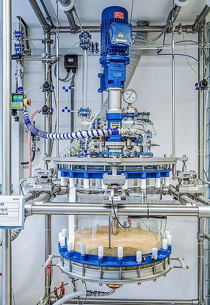 Fully automated 100 lt. peptide synthesizer with load cells, feeding batteries and all options. Fully automated 100 lt. peptide synthesizer with load cells, feeding batteries and all options.