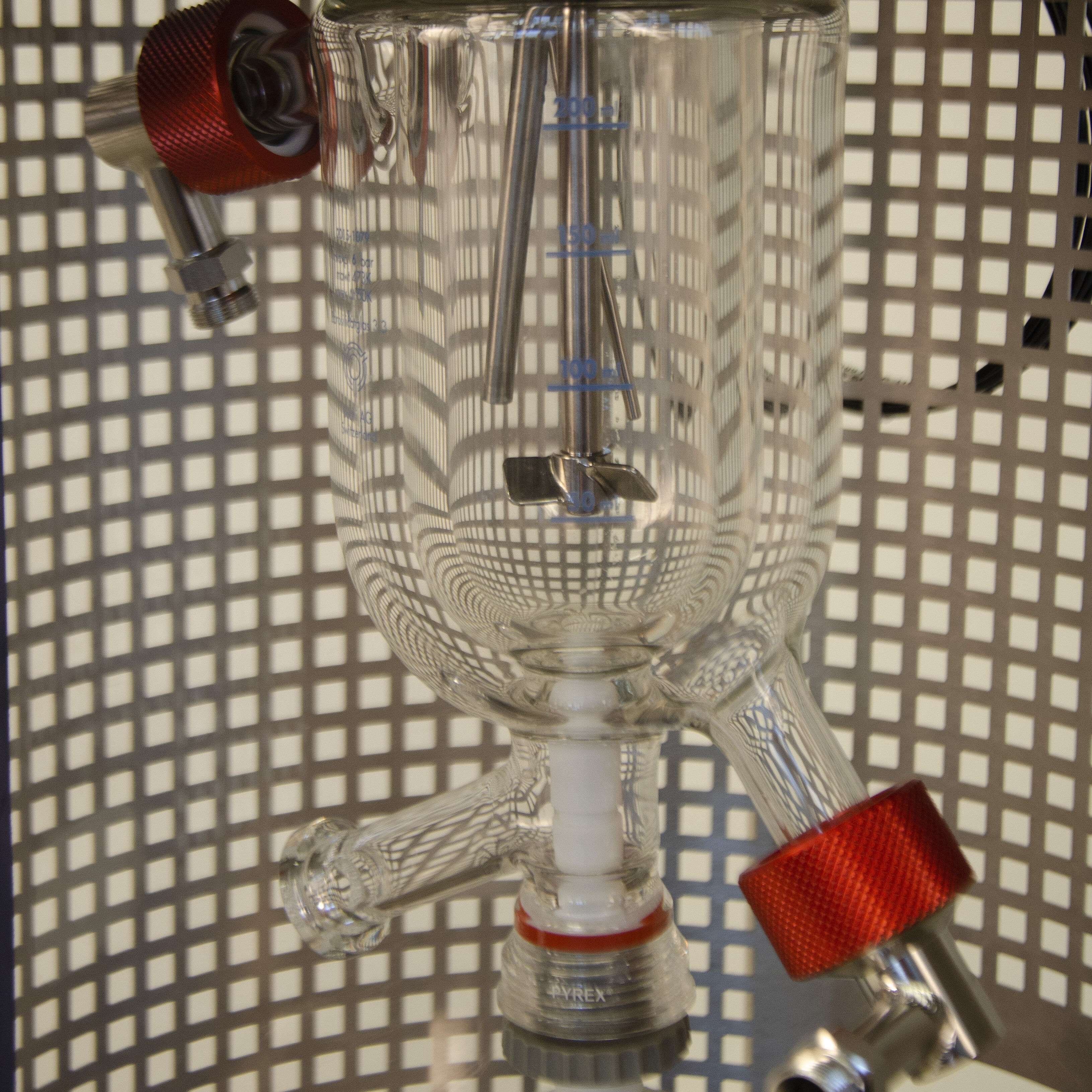 Visual process control with glass pressure vessel