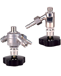 Bottom outlet valves for pressure reactors