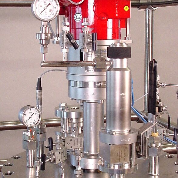 Chargement de solide dans un réacteur sous pression sous atmosphère inerte
