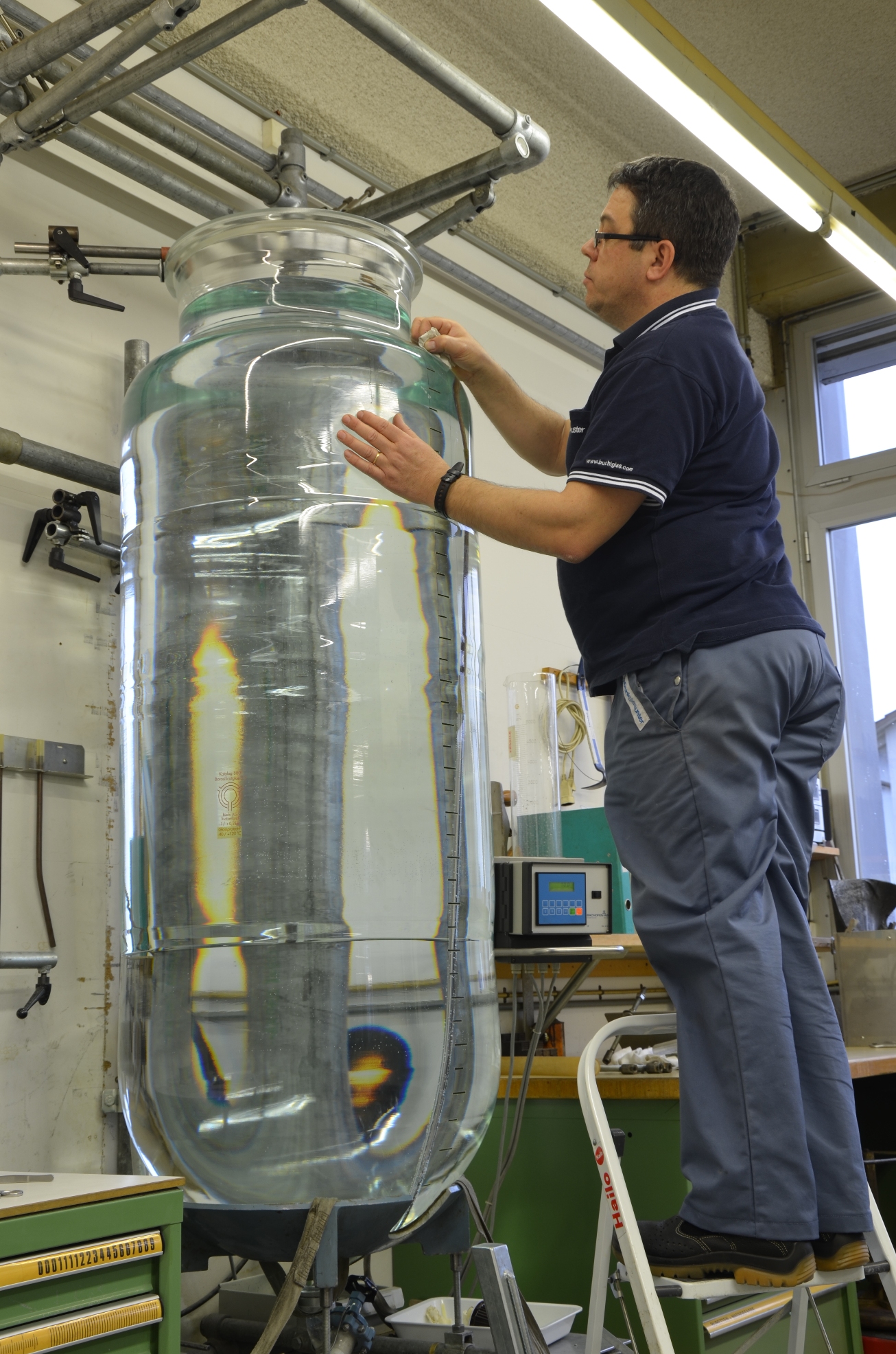 400 liter glass tank, with graduation feeder to glass lined reactors