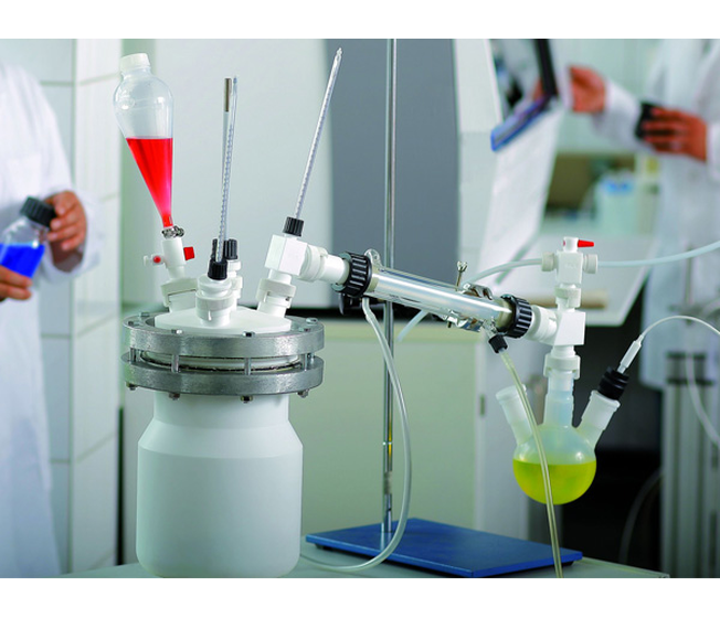 Vessel and distillation equipment