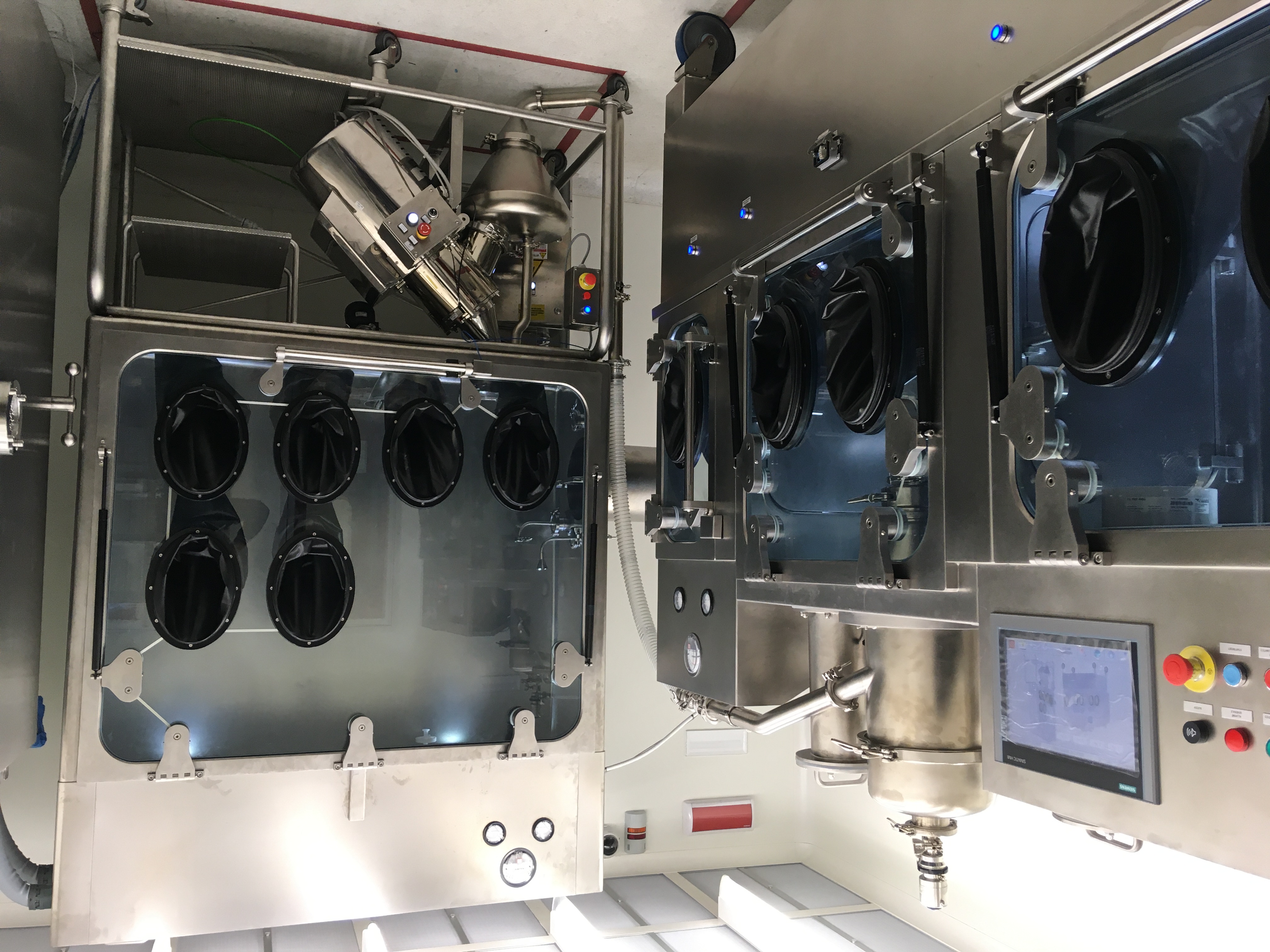 Isolators / Containment systems - customized solutions