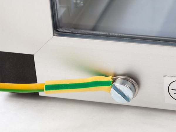 Antistatic desiccators